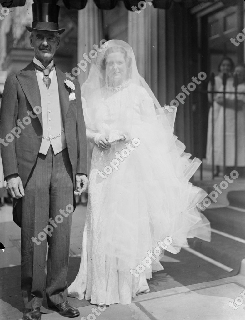 Daughter of chancellor of the exchequer married . Miss Dorothy ...