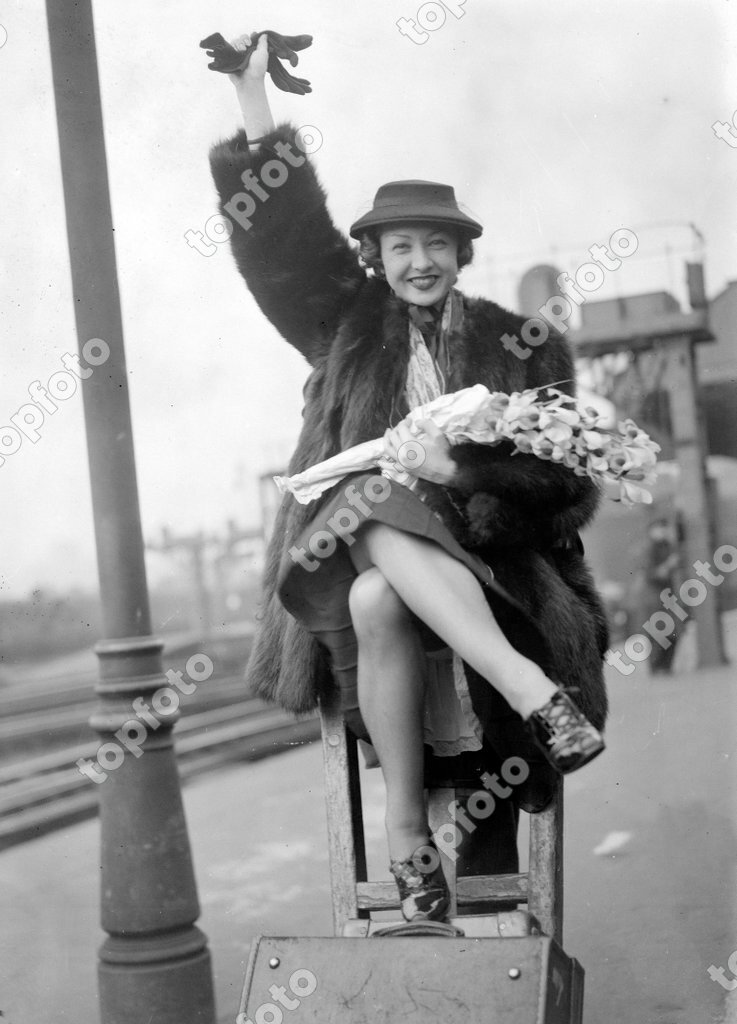 At Waterloo Station Irina Baranova Prima Ballerina Of The De Basil Russian Ballet On Her Return From A 13000 Mile Tour Of U S A 28 March 1938 C Topfoto Topfoto