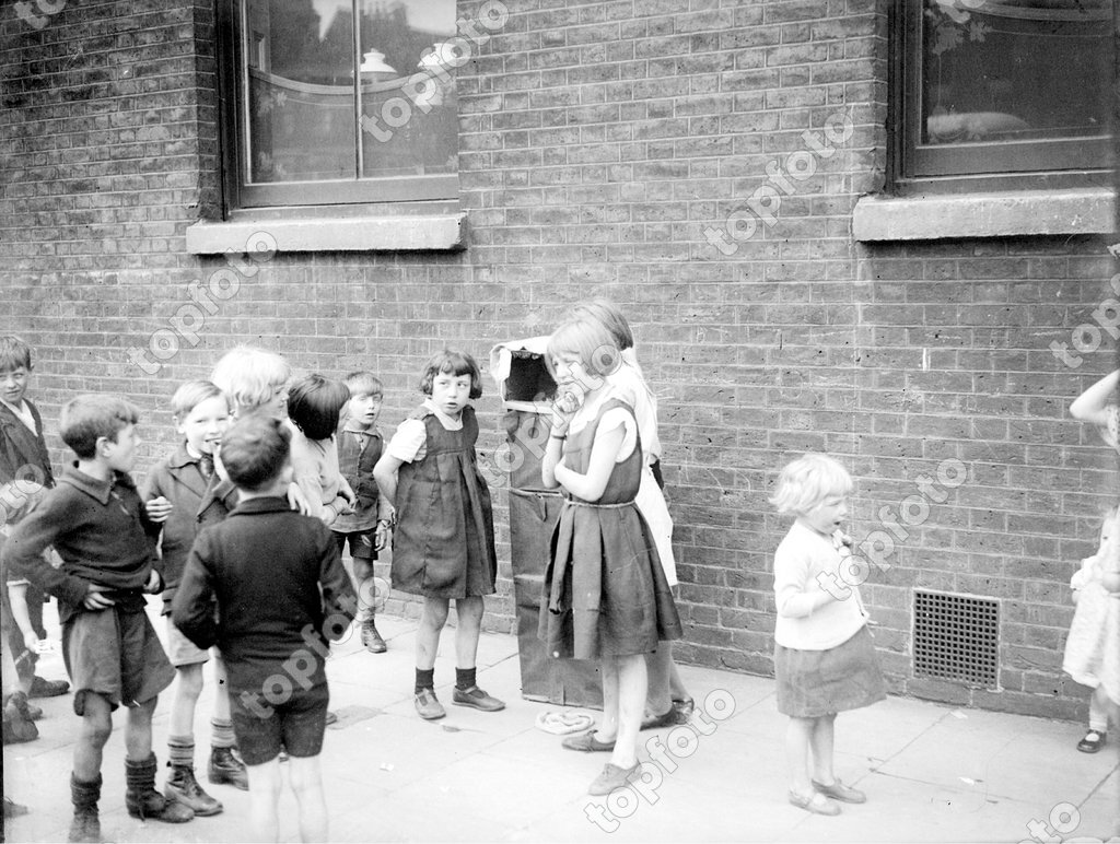 children-at-a-homemade-puppet-theatre-topfoto