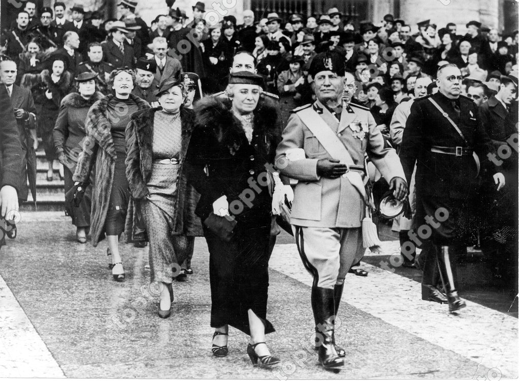 Family gathering in Rome for wedding of Victorio Mussolini II Duce ...