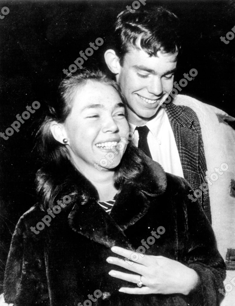 Miss Julie Nixon A Sophomore At Smith College Shows Off Her Ring After Announcing Her Engagement To David Eisenhower 1 December 1967 Topfoto