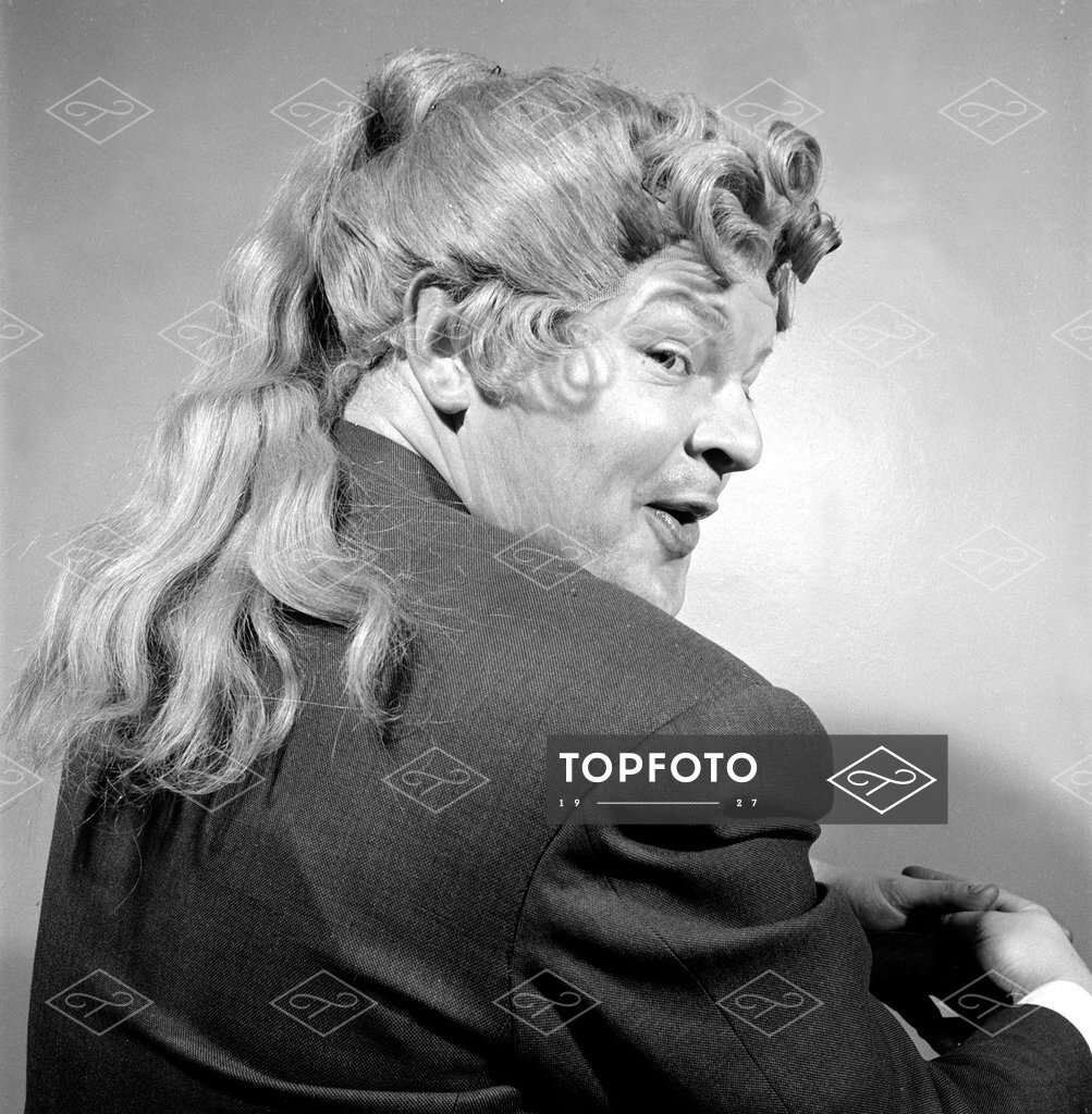 Comedian Benny Hill pictured at home wearing a wig May 1958 - Topfoto Image  Archive