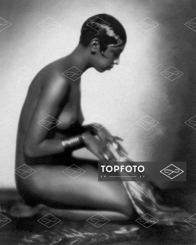 Paris, France: c. 1928. Side profile of a kneeling nude Josephine Baker. -  Topfoto Image Archive