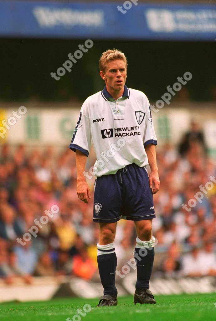 ALLAN NIELSEN TOTTENHAM HOTSPUR FC 24 October 1998 Stock Photo - Alamy