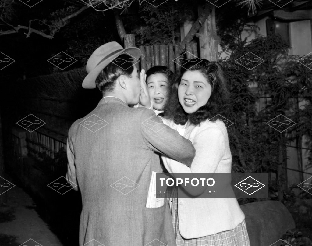 Japan / USA: Two prostitutes solicit a Japanese man, c. 1945. During the  American occupation of Japan (1945-1951) thousands of Japanese sex workers  fraternized with American soldiers - Topfoto Image Archive