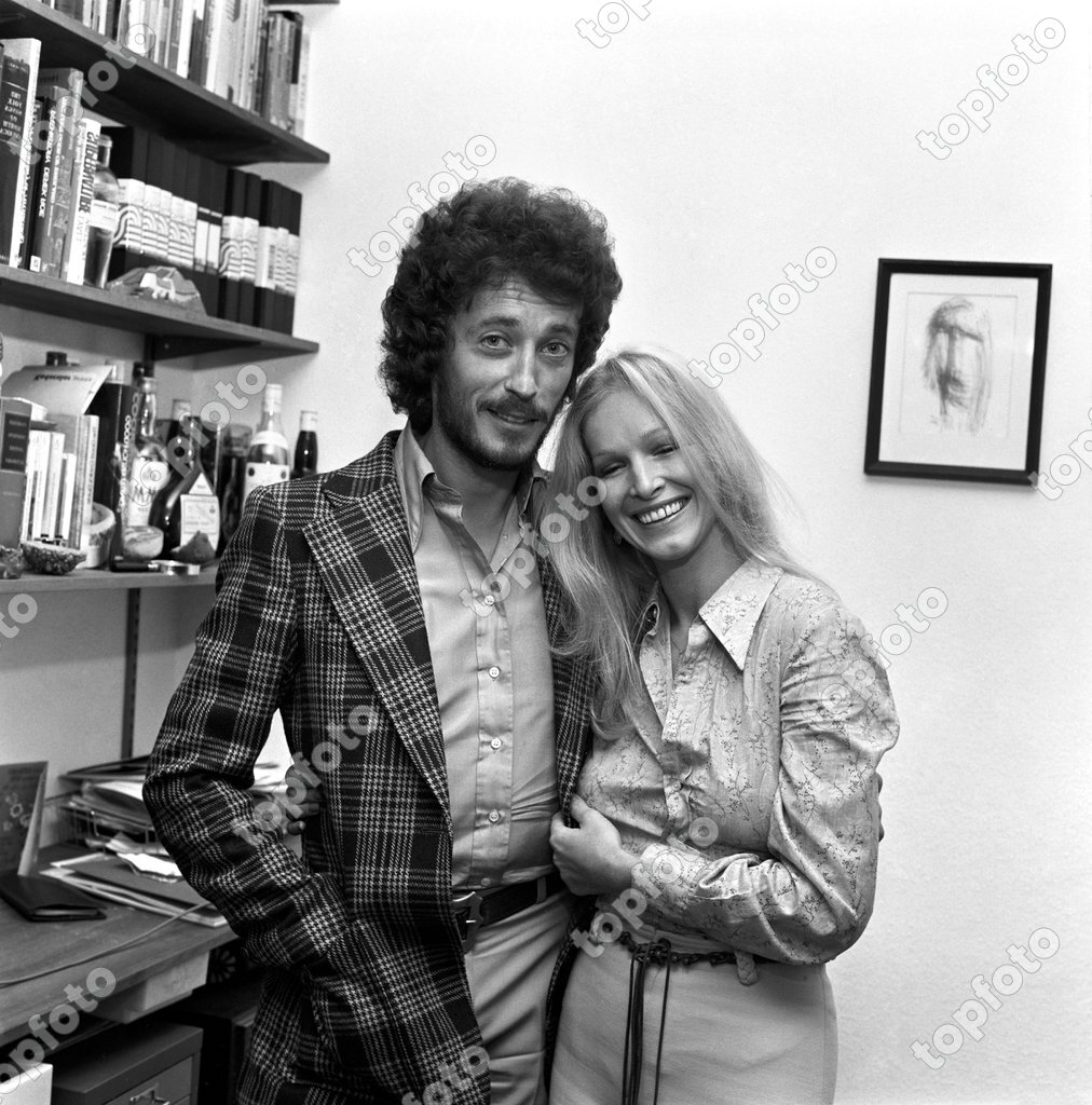 TV Star: Robert Powell marries Babs Lord. September 1975 S75-4616-001 ...