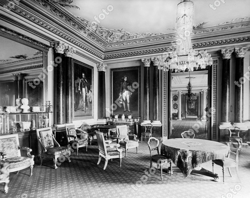 The room the 'Belgian suite' in the Buckingham Palace. - TopFoto