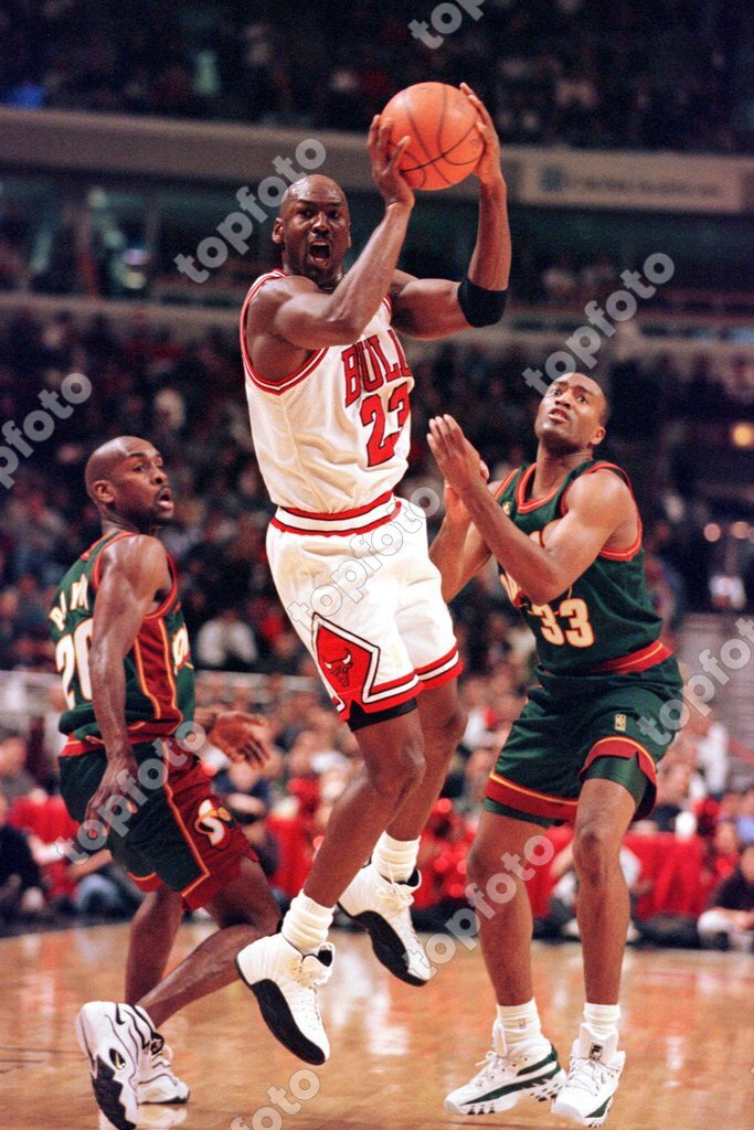 Michael Jordan Chicago Bulls Seattle Supersonics Hersey Hawkins  Michael  jordan basketball, Michael jordan photos, Michael jordan chicago bulls