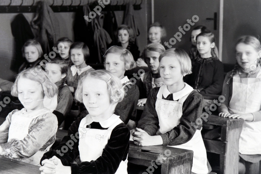 The quadruplets of Brücken at school, Germany 1930s. - TopFoto