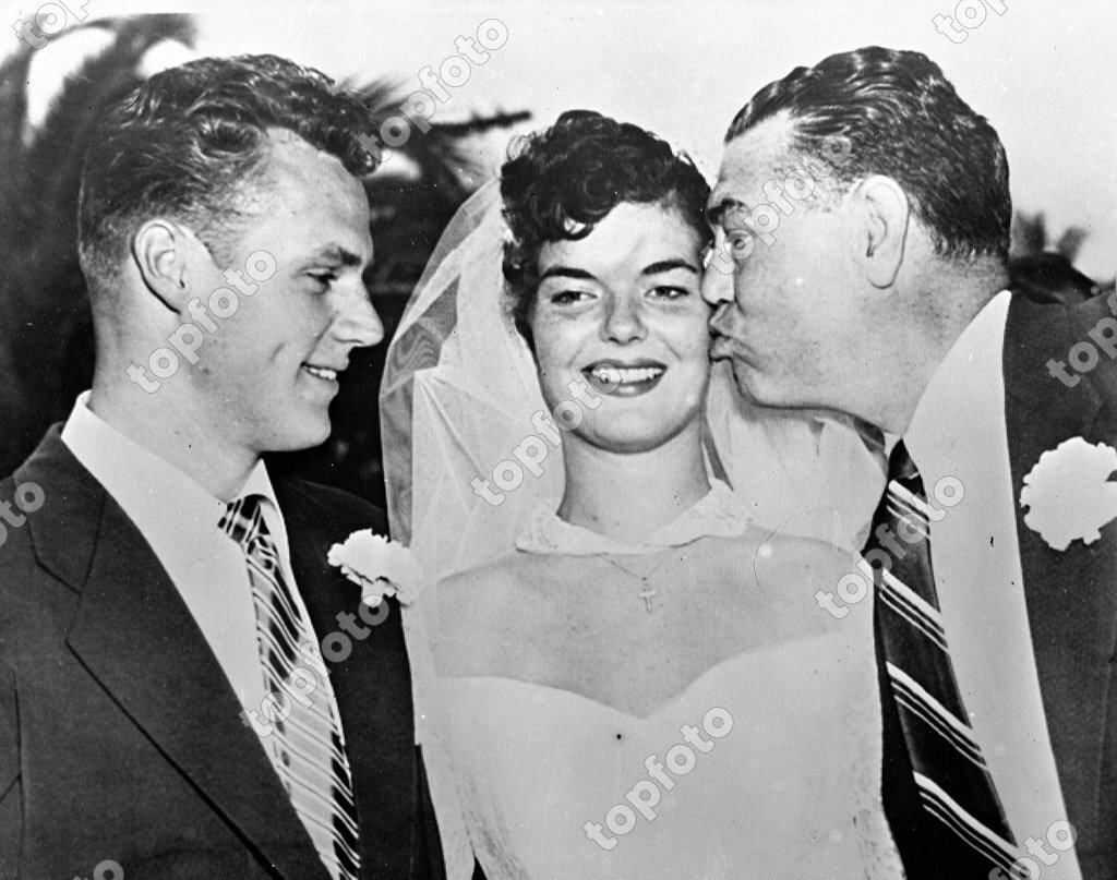 JACK DEMPSEY'S DAUGHTER WEDS - 31.8.53. - 19-year-old Joan Dempsey,  daughter of the former heavyweight 