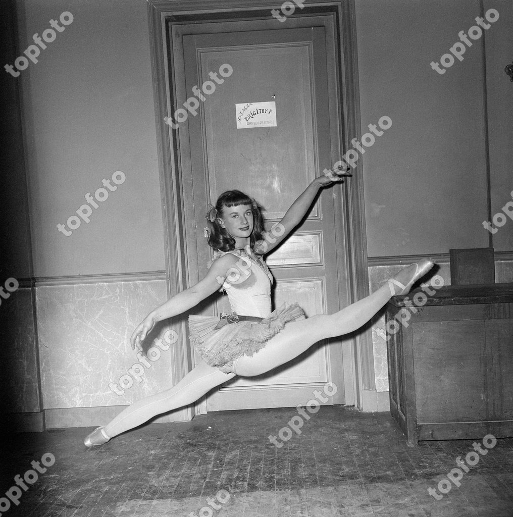 Mich le Nadal 1928 2018 French actress and dancer during the