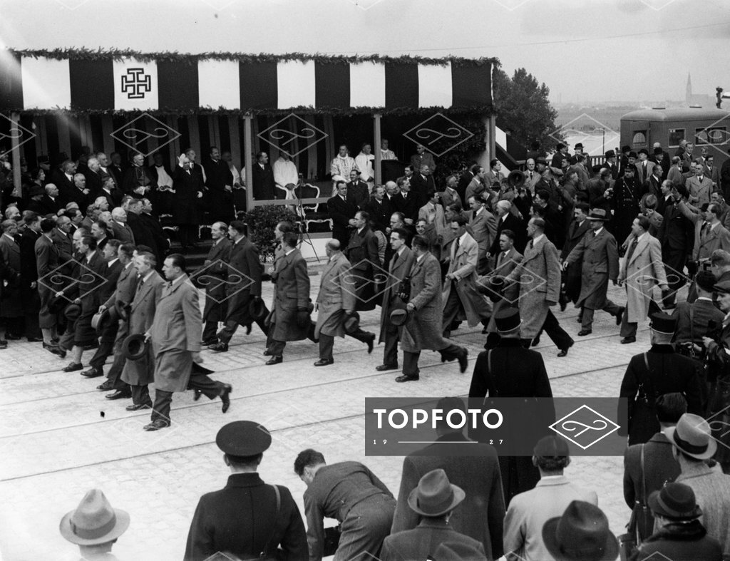 Erˆffnungsfeier der Wiener Reichsbr¸cke. Wien. ÷sterreich. Photographie.  10.10.1937 <e>Opening ceremony of the 