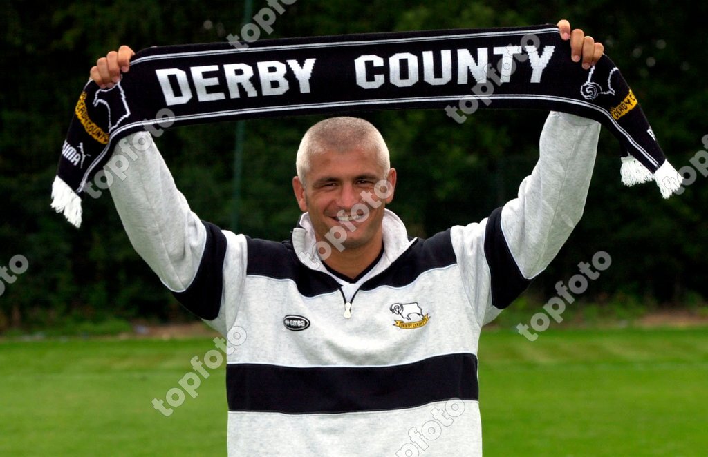 FABRIZIO RAVANELLI DERBY COUNTY FC PRIDE PARK DERBY ENGLAND 18 August 2001  Stock Photo - Alamy