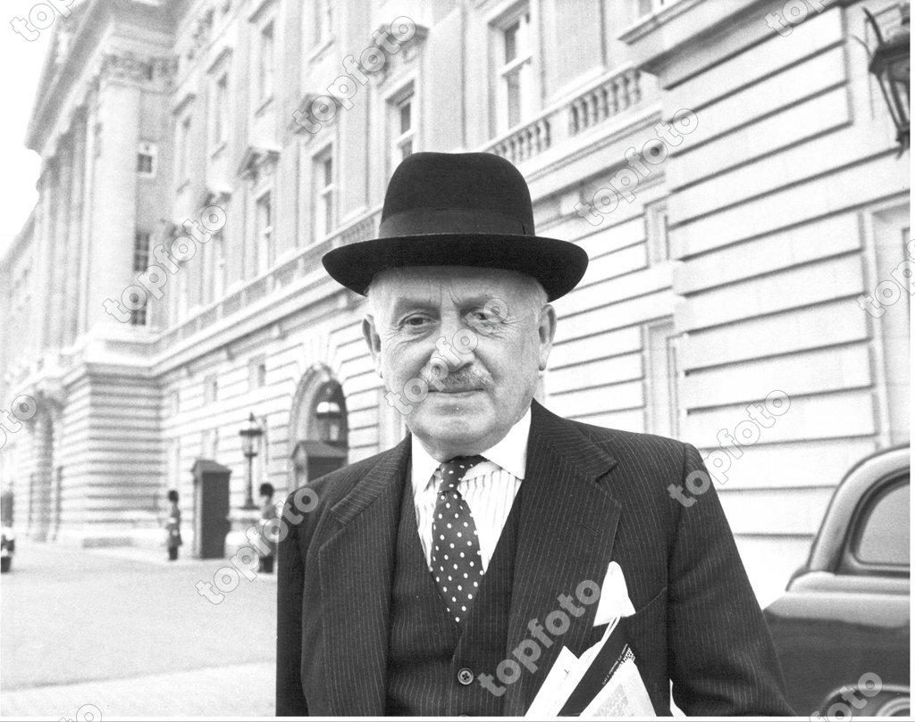 Sir Michael Adeane, Private Secretary to the Queen and Keeper of H.M.s  Archives. Outisde Buckingham Palace 2nd December 1971 - TopFoto