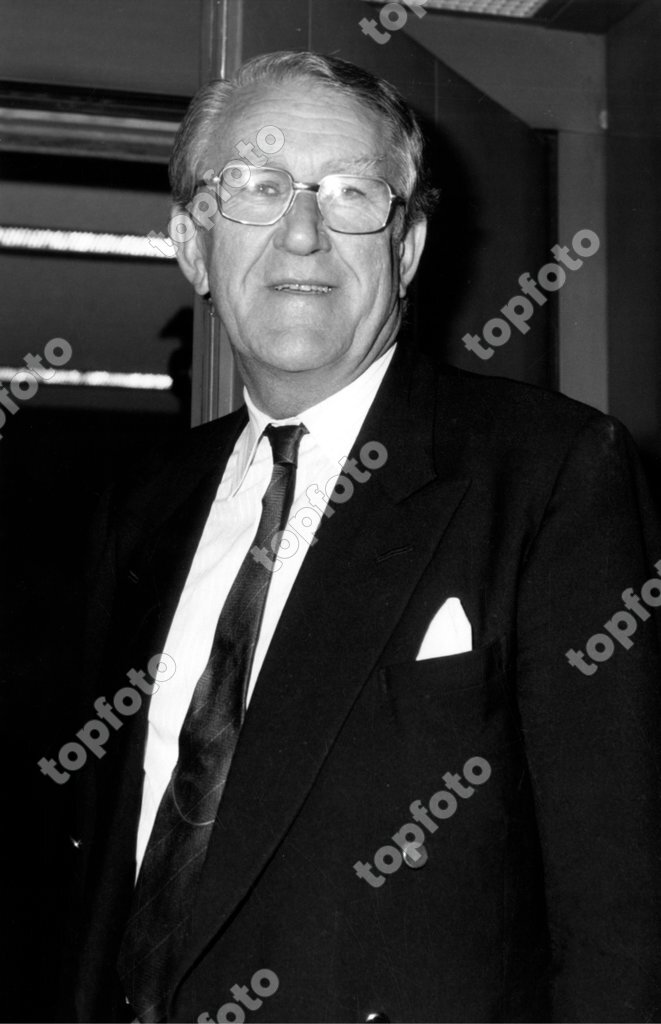 Former Australian Prime Minisster Malcolm Fraser returning from South ...