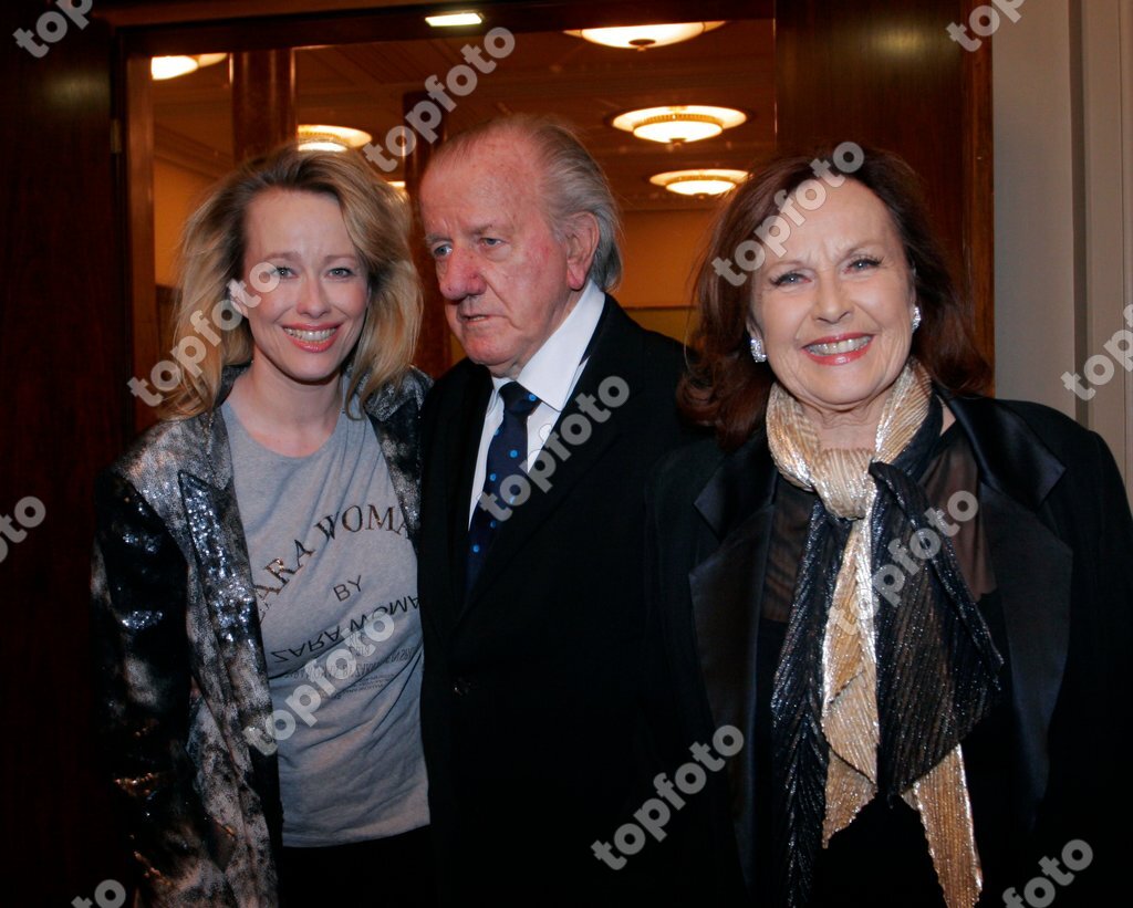 Grothum, Brigitte - Actress, Director, Germany - with husband Manfred  Weigert and daughter Debora (l.) - 20.10.2010 - TopFoto