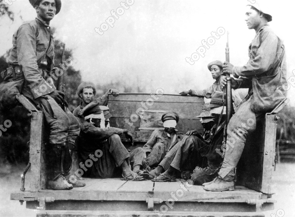 Chaco War Paraguayan troops with their Bolivian prisoners