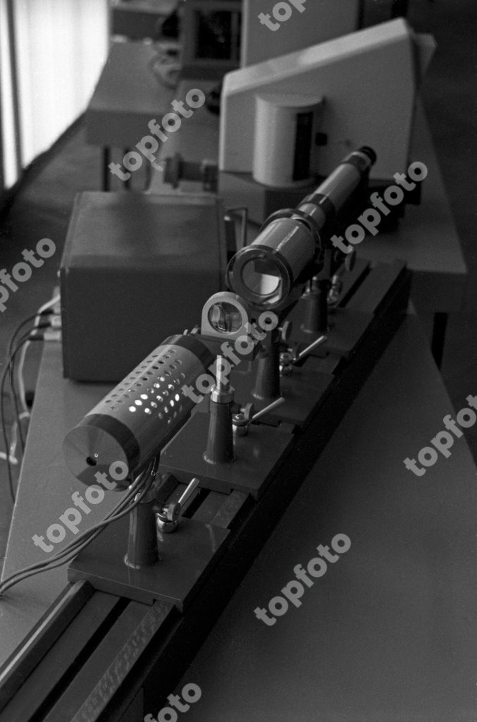 05 1968 A Small Size Gas Laser Using Substance In A Gaseous State As Active Medium I C A µ ª Ae Sputnik Topfoto