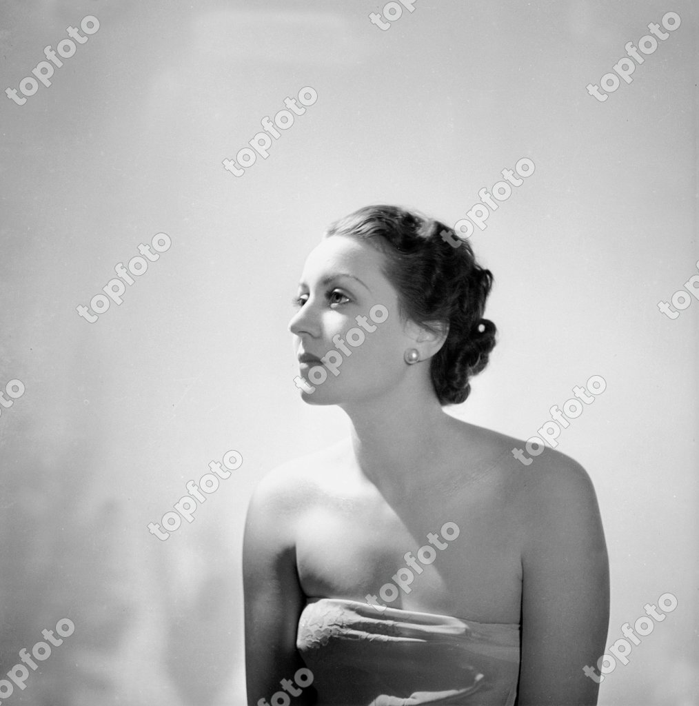 Lise Delamare (born in 1913), French actress. Paris, June 1936. - TopFoto