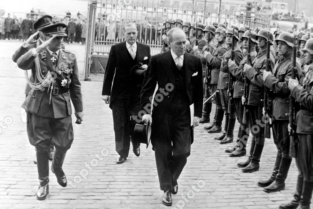 FINNISH PRESIDENT URHO KEKKONEN WITH IRISH AMBASSADOR BELTON IN ...