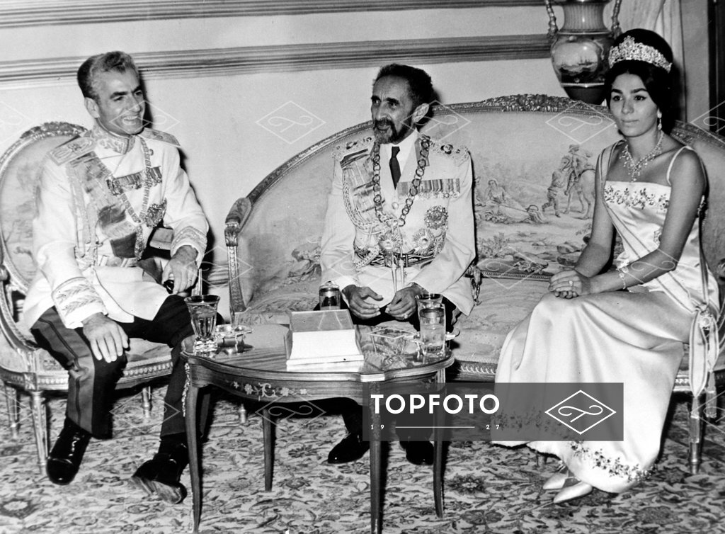 19 SEPTEMBER 1964 Shah of Iran and his wife, Queen Farah Dibah ...