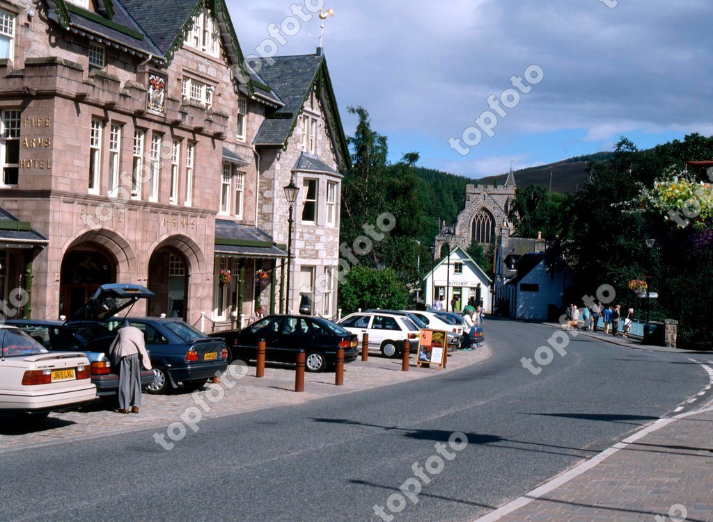 Braemar Village - TopFoto